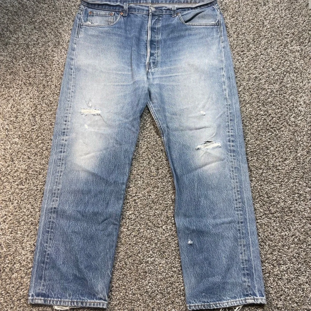 Vintage Levi's 501 Men's 36x28 Jeans USA Made Distressed Button Fly Light Wash - Picture 3 of 13